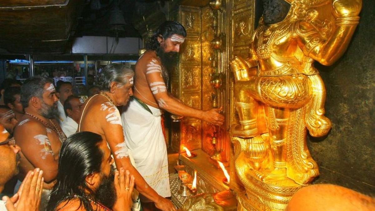 Nghi an trom vang trong ngoi den linh thieng An Do hinh anh