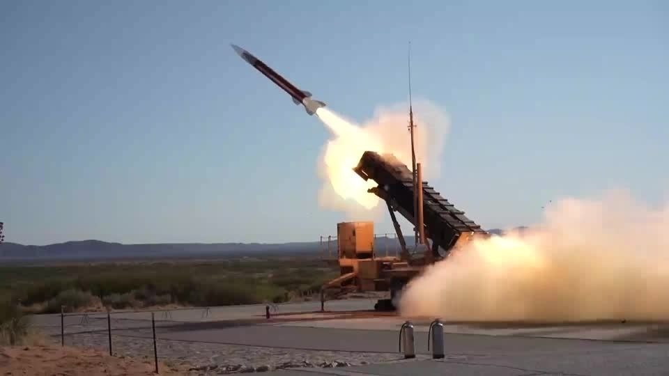 My 'bat den xanh' chuyen giao Patriot cho Ukraine hinh anh