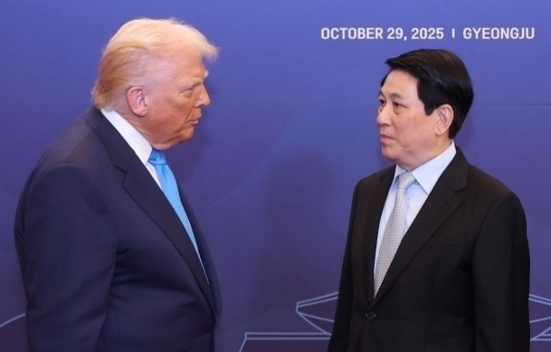 Chu tich nuoc Luong Cuong gap Tong thong My Donald Trump hinh anh