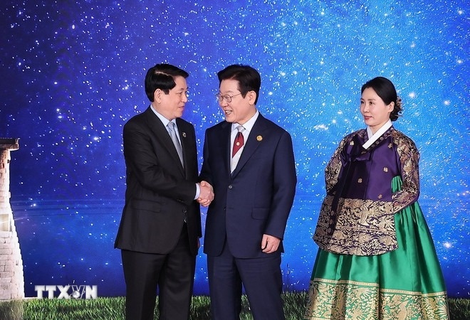 Chu tich nuoc du chieu dai chao mung lanh dao cac nen kinh te APEC hinh anh