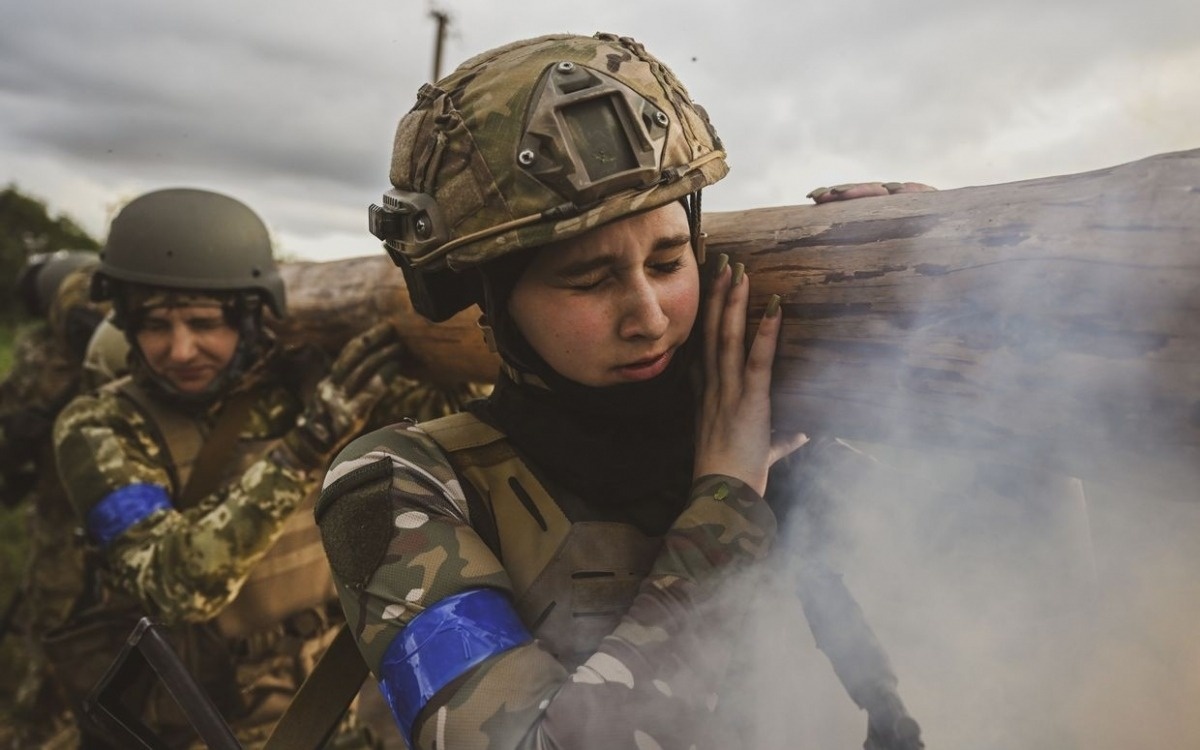 Nhieu phu nu Ukraine khat khao ra tran hinh anh