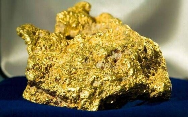 Bung no cuoc dua san vang tren tieu hanh tinh hinh anh