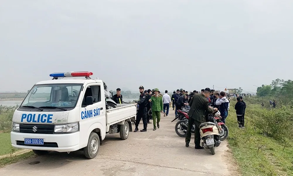 Tam giu 50 xe may vi pham cua nhom du trend 'cay co don' hinh anh