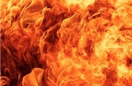 Hung Yen: Dap tat vu hoa hoan tai kho chua do dien gia dung hinh anh