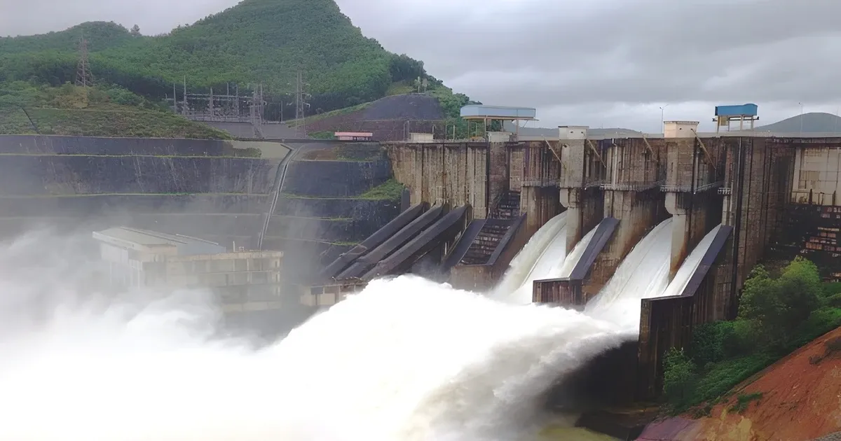 De phong lu, them ho chua tai Hue tang cuong xa nuoc ve ha du hinh anh