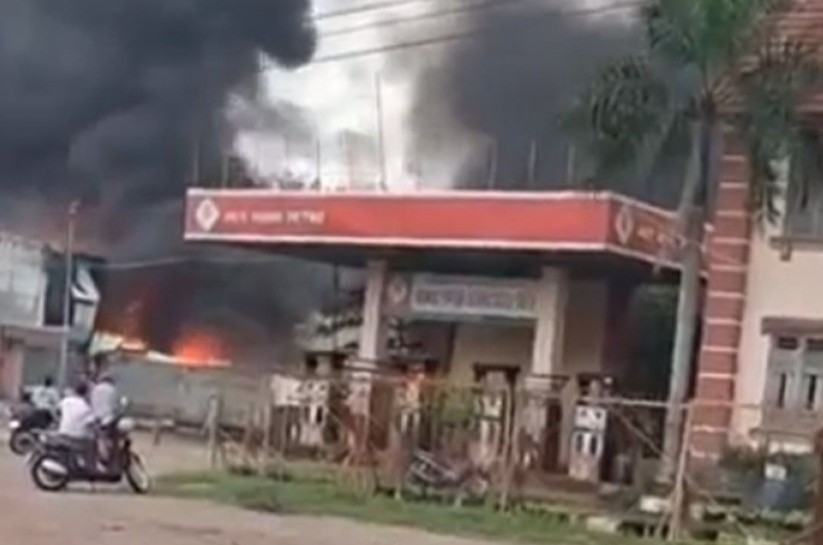 Lua chay ngun ngut tai kho co khi canh cay xang o TP.HCM hinh anh