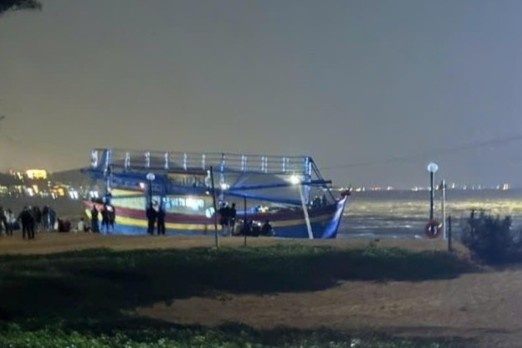 Cuu khan cap 3 tau troi ra cua bien Phu Hai hinh anh