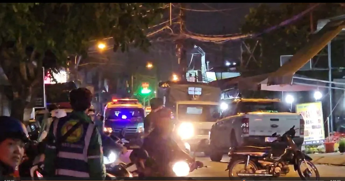 Va cham voi xe ben, nguoi dan ong dieu khien xe may tu vong hinh anh