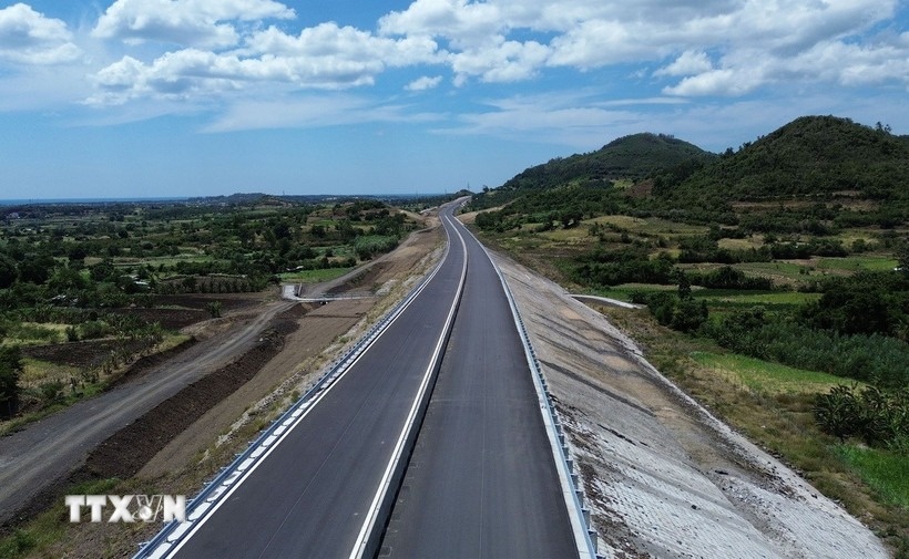 Pho Thu tuong: Quyet tam hoan thanh 4 du an cao toc Bac-Nam, khong lui tien do hinh anh