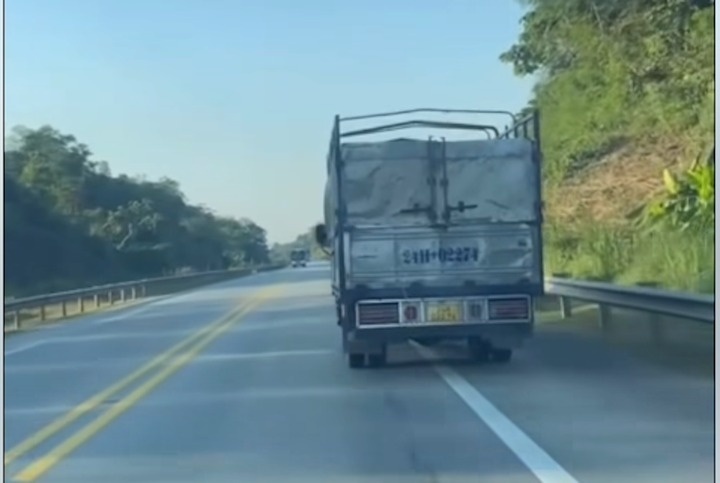 CSGT xu phat tai xe bi nghi la 'chim moi' o cao toc Noi Bai - Lao Cai hinh anh