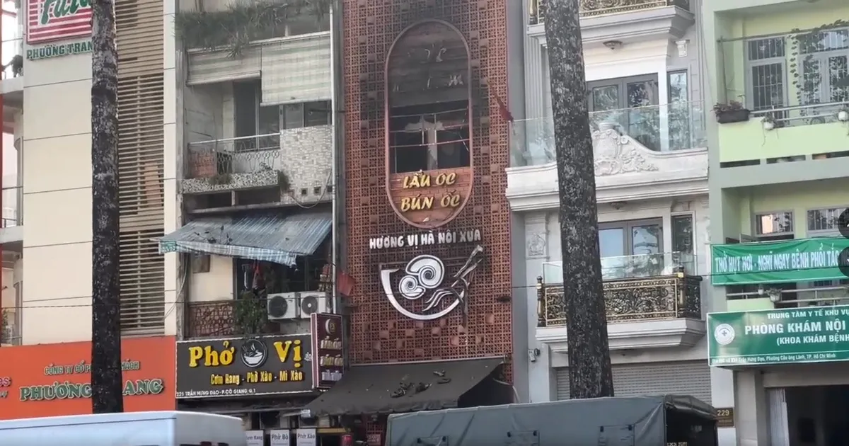 Vu chay o TPHCM: Nguoi phu nu den tham ban roi ra di mai mai hinh anh