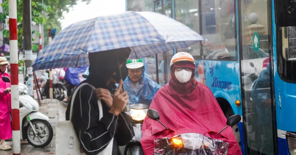 Mien Bac sap don dot khong khi lanh rat manh gay mua dong, troi ret dam hinh anh