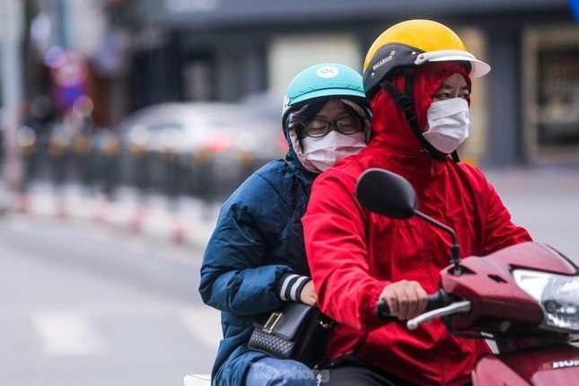 Mien Bac xuat hien suong mu, Ha Noi dem ret ngay nang hinh anh