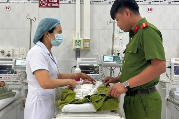 Dieu tra vu be gai so sinh bi vui lap trong vuon cao su tai Gia Lai hinh anh