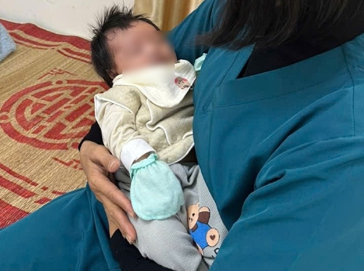 Be gai so sinh bi bo roi luc rang sang tai Hai Phong hinh anh