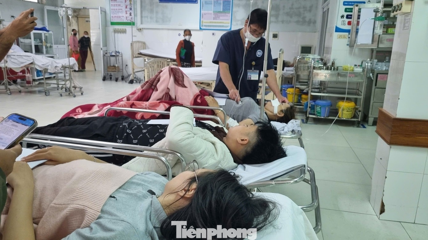 11 nguoi thuong vong tren cao toc: Co dau, chu re cung ho hang gap nan hinh anh