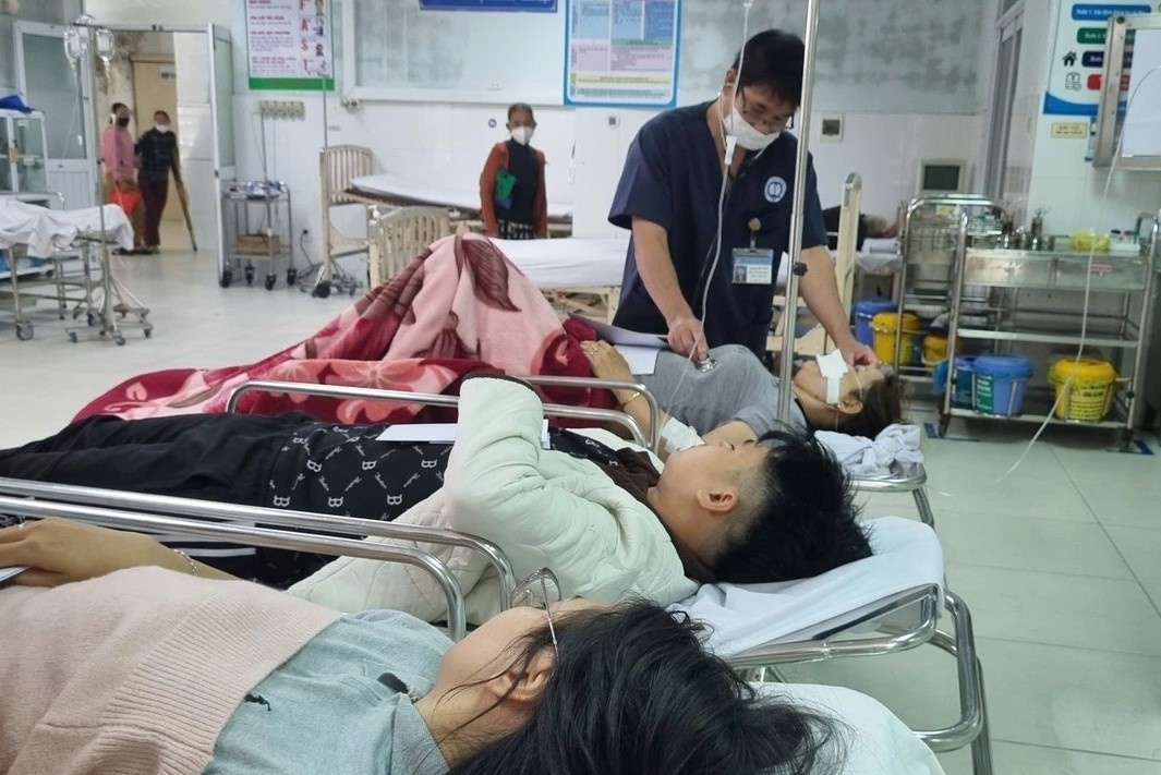 11 nguoi thuong vong tren cao toc: Co dau, chu re cung ho hang gap nan hinh anh