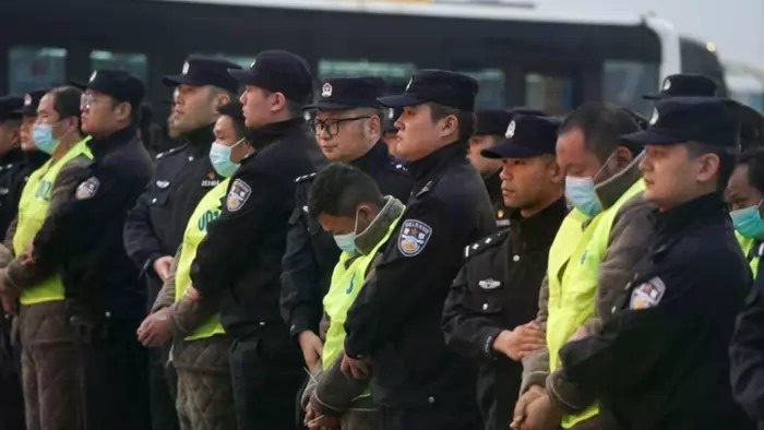 Trung Quoc dua ve nuoc 1.000 cong dan nghi lua dao online hinh anh