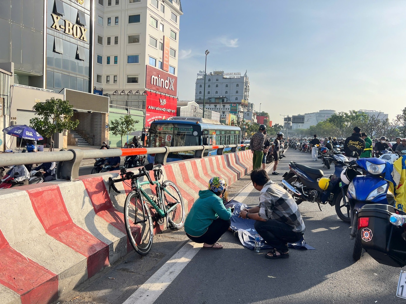 Nguoi dan ong tu vong trong luc dap xe tap the duc hinh anh