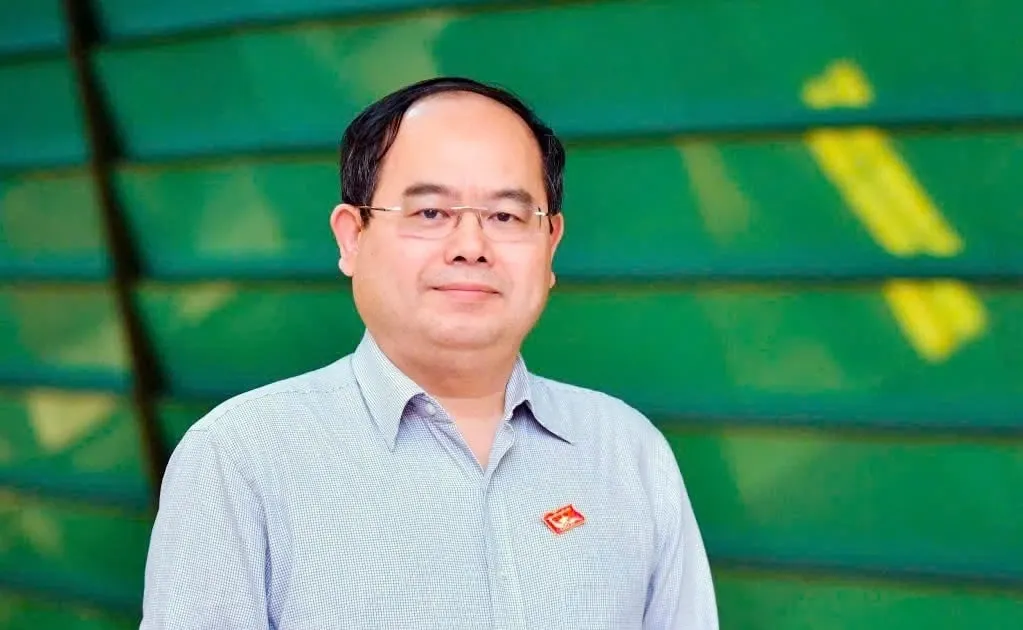 Bi thu Tinh uy Quang Ninh Quan Minh Cuong nhan them trong trach hinh anh