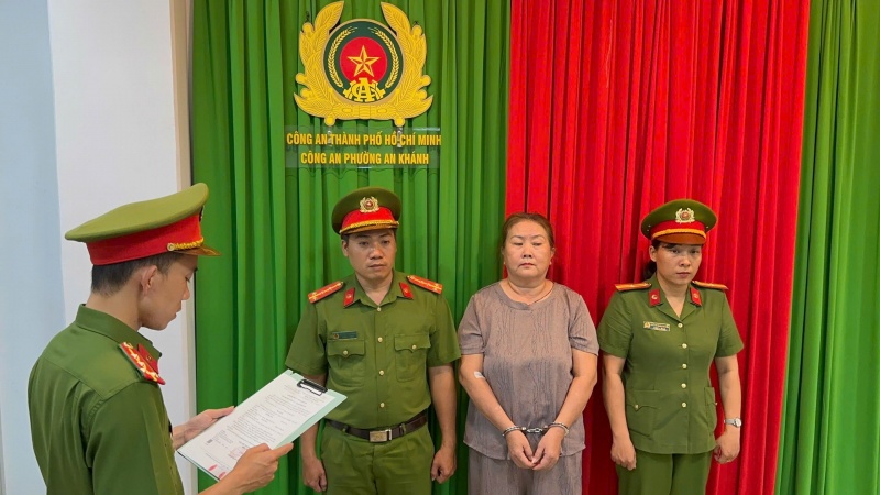 Bat nu chu muu,  Vu chon lap,  Gan 2.900 tan,  chat thai anh 1