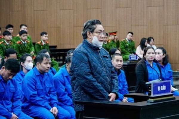 Cuu Pho Chanh an Pham Tan Hoang khai ve viec cap duoi dua tien chay an hinh anh