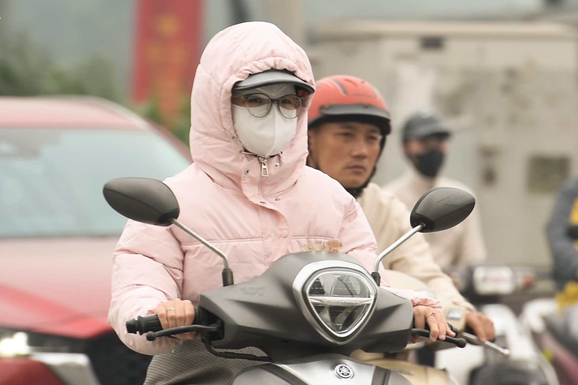 Ha Noi o nhiem thu 3 the gioi, nguoi dan che kin mat doi pho bui hinh anh