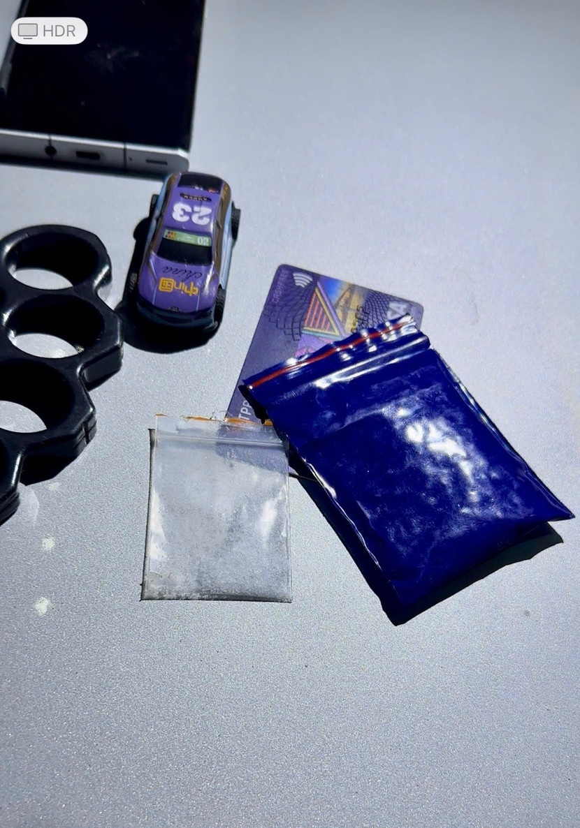 Phat hien,  cap nam nu,  mang theo hong phien anh 2