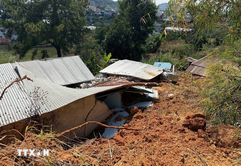 doi thong 35 ha,  sat lo anh 1