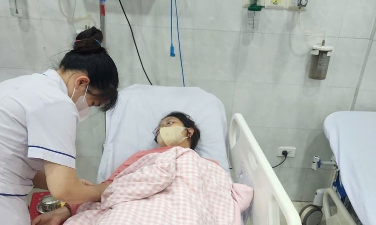 Hon 50 truong hop nhap vien vu nghi ngo doc do an banh my o Quang Ngai hinh anh