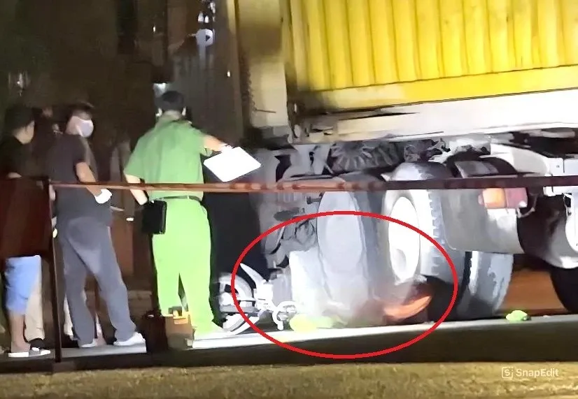 Nam cong nhan tu vong thuong tam duoi gam xe dau keo container o TPHCM hinh anh