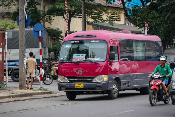 Xu phat tai xe xe khach cho qua tai trong thiet ke hon 200% hinh anh