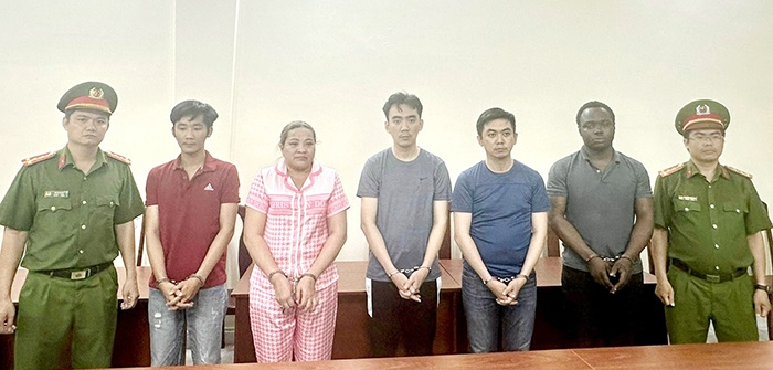 300 cong ty ma,  rua tien anh 1