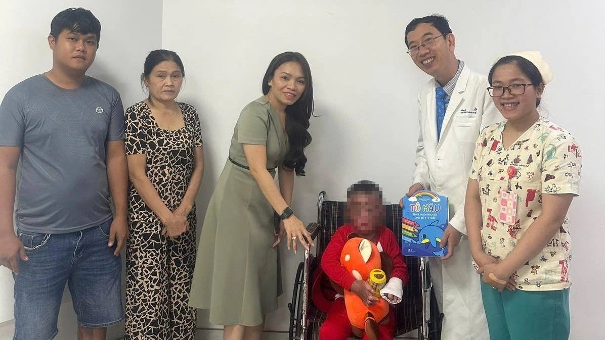 Be trai bong xang 80% anh 2