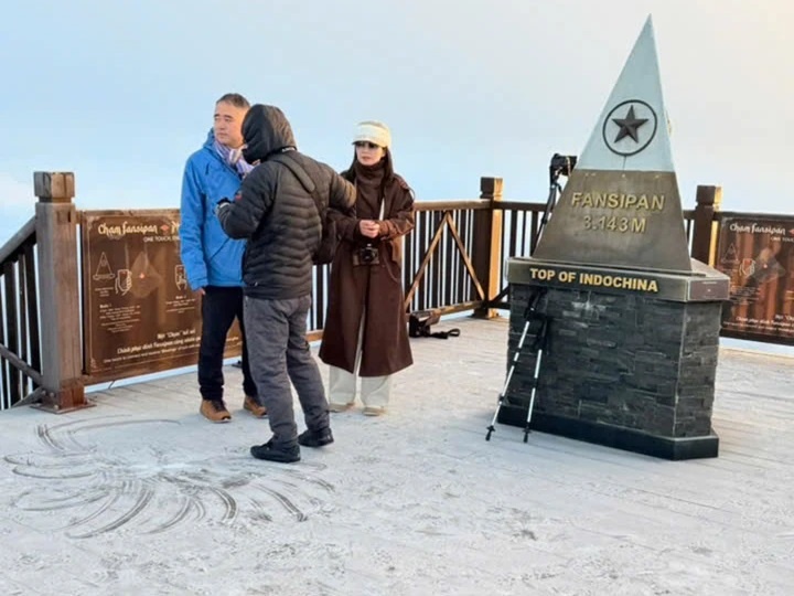 Dinh Fansipan xuat hien lop bang day nhat tu dau mua dong hinh anh