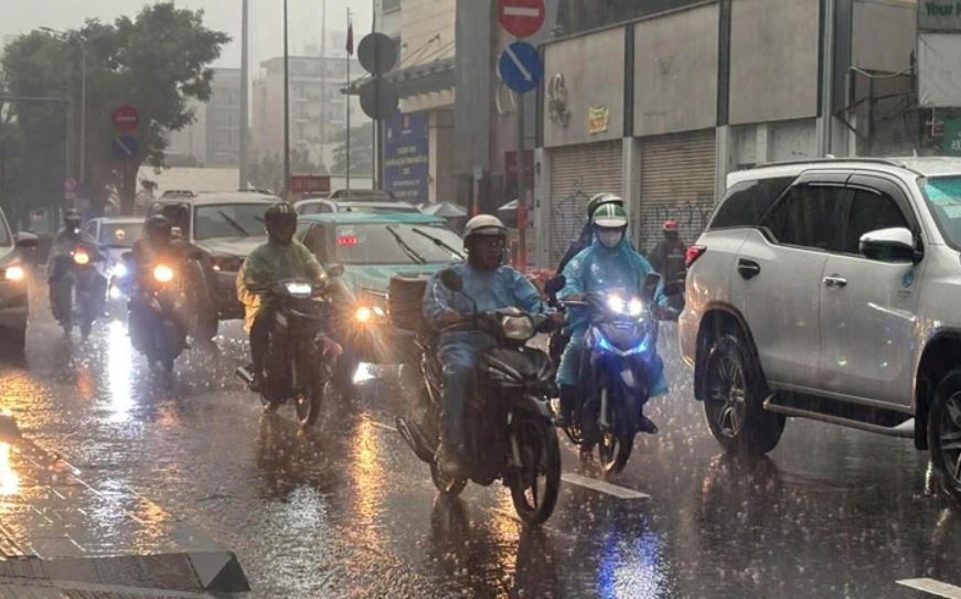 Chieu Giang sinh, TP.HCM xuat hien mua lon trai mua hinh anh