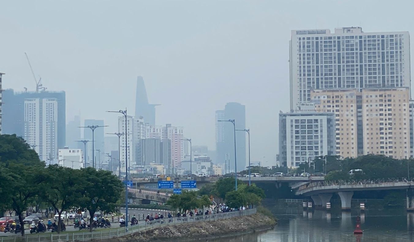 Troi TP.HCM mit mu, sap co mua dien rong hinh anh