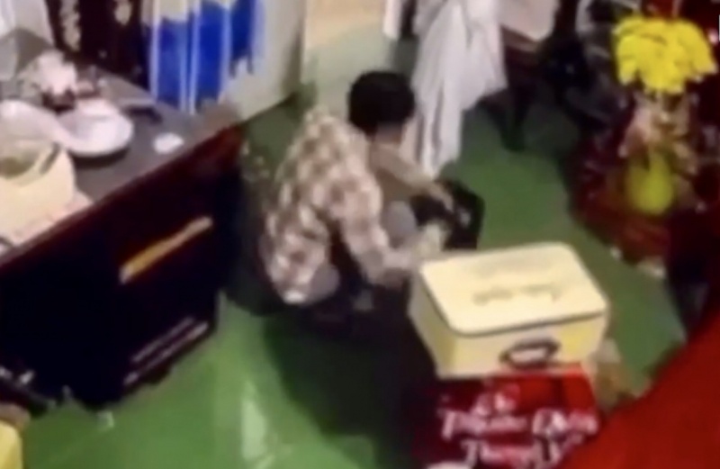 Cuom ca tram trieu tien mung cuoi, di mua vang tang ban gai hinh anh