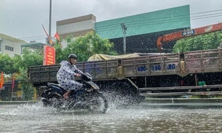 Mien Trung tiep tuc mua to hinh anh