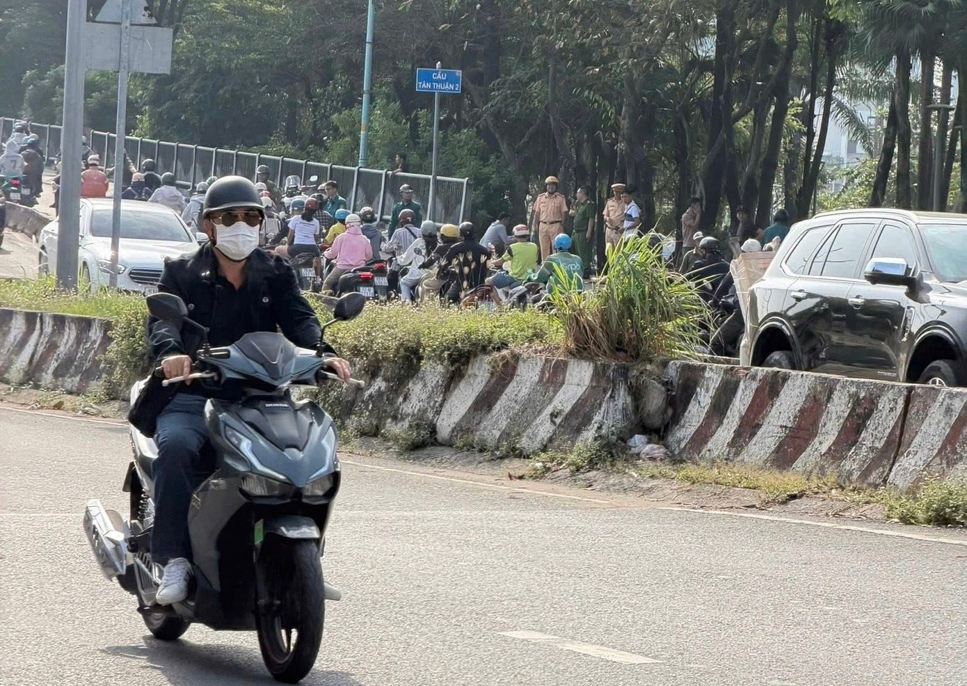 Cu ba tu vong duoi chan cau o TP.HCM hinh anh