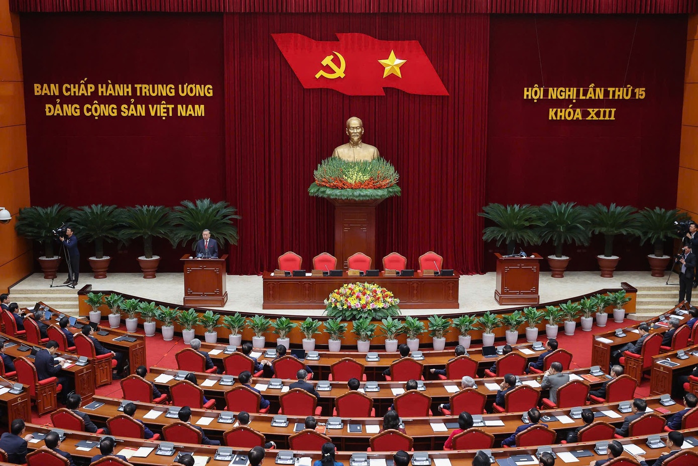 Trung uong thao luan Quy che lam viec va Quy che bau cu o Dai hoi XIV hinh anh