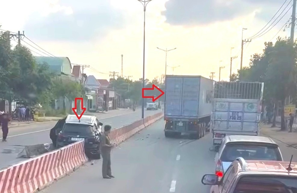 Tai nan oto container TP.HCM anh 1