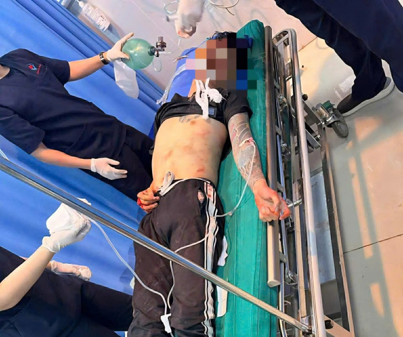 Mau thuan trong luc nhau, 2 anh em chem bi thuong nhieu nguoi hinh anh