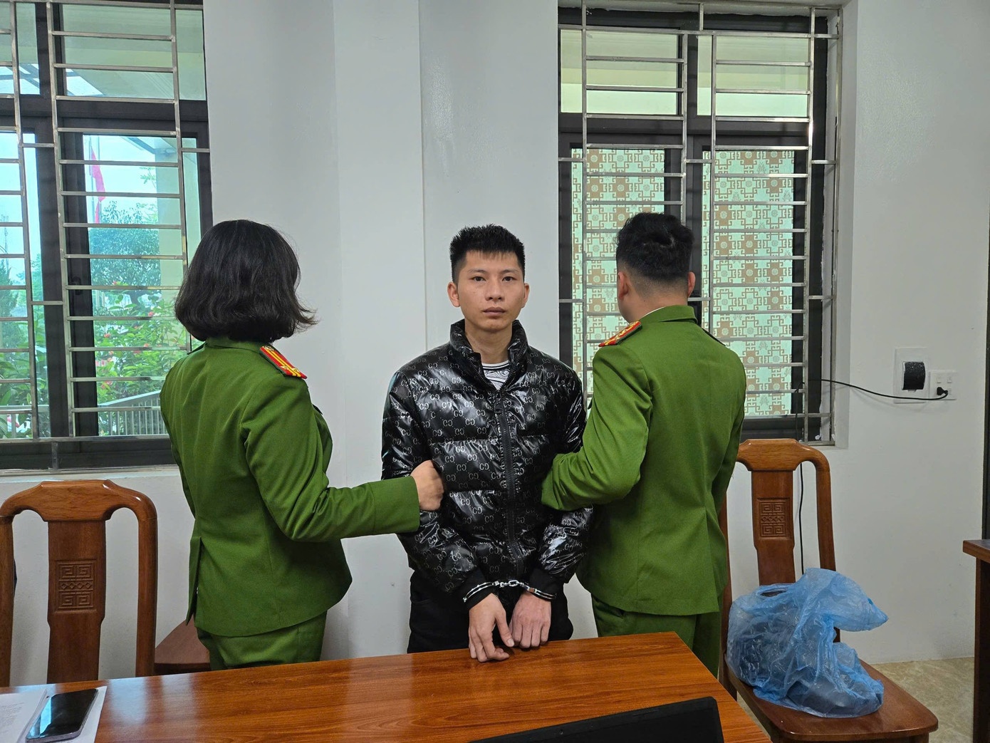 TikToker 'Long Tong' bi bat vi tang tru ma tuy hinh anh