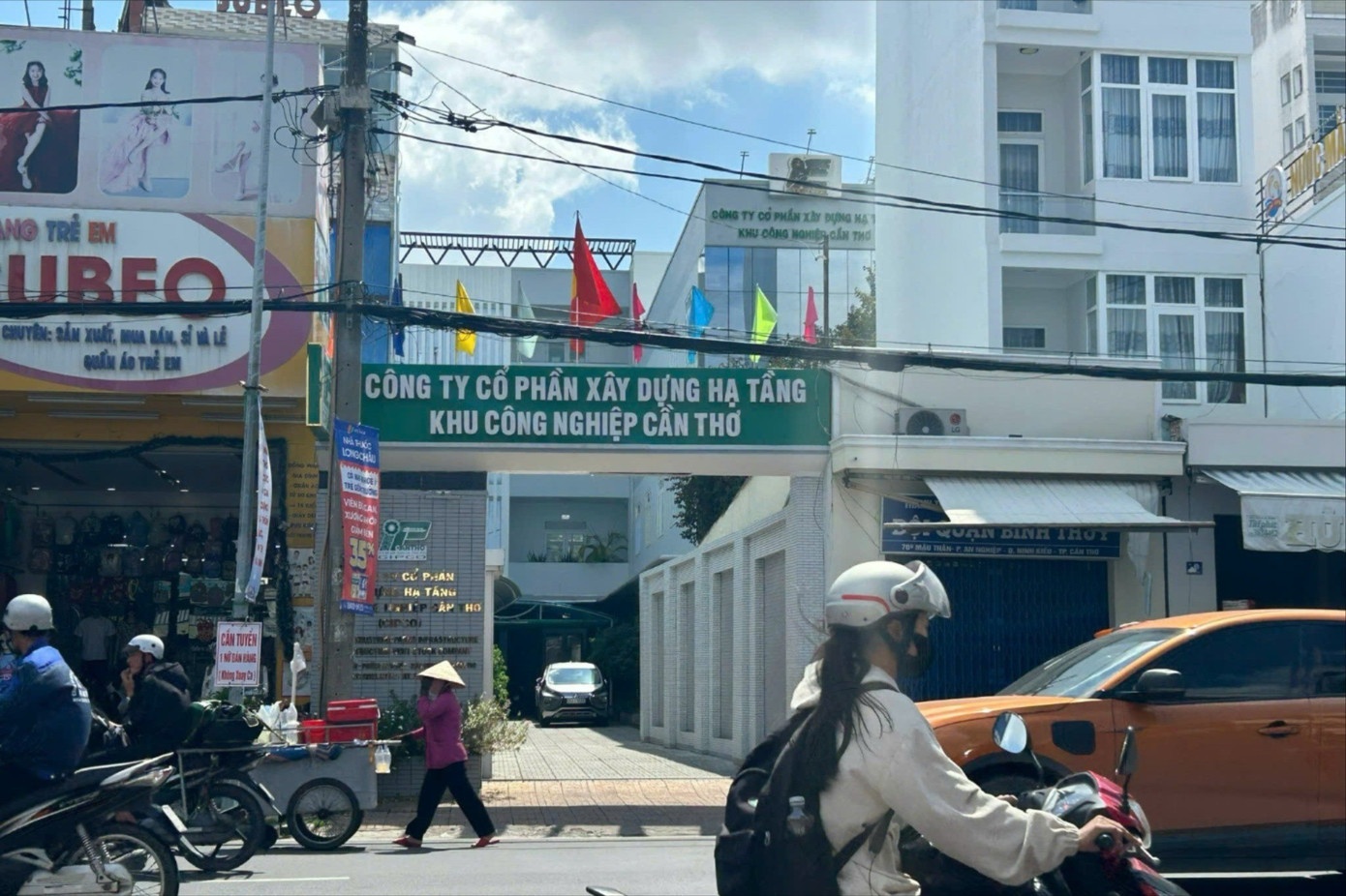 KLDT vu doanh nghiep bieu hang chuc nghin USD cho cuu Chu tich Can Tho hinh anh