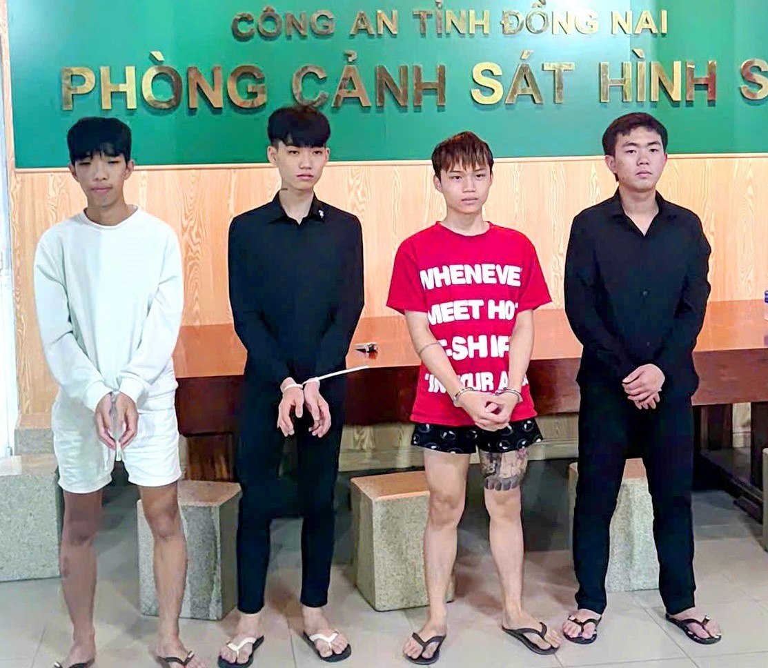 Nem chai vao dau,  Nguoi dan ong,  Tu vong anh 1