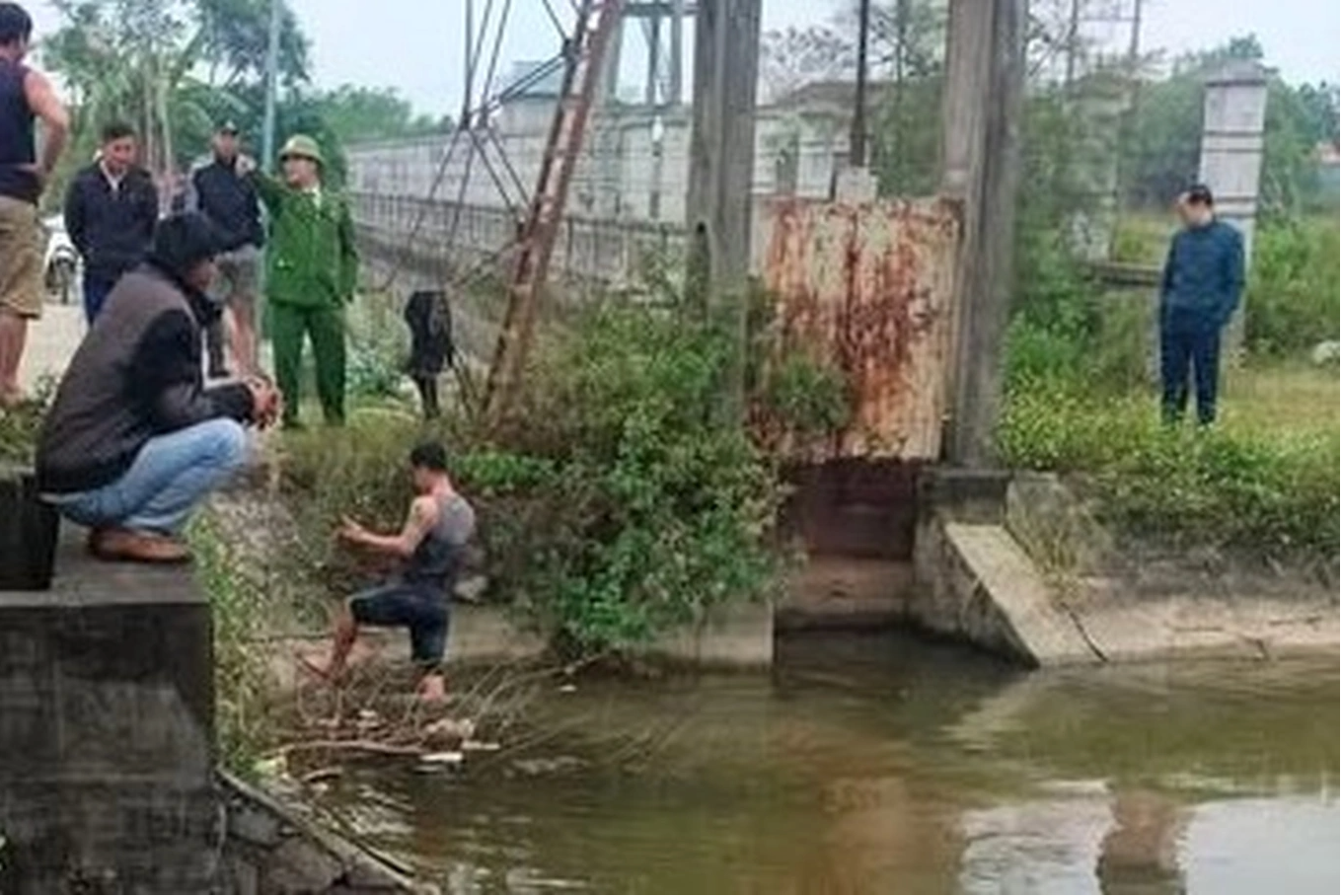 Nu sinh lop 8 bi ban dam tu vong vi mau thuan ca nhan hinh anh