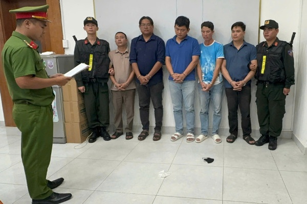 Duong day xuat khau trai phep khoang san quy mo lon sang Trung Quoc hinh anh