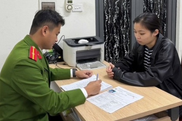 Nhom doi tuong tham gia duong day lam gia giay kham suc khoe hinh anh