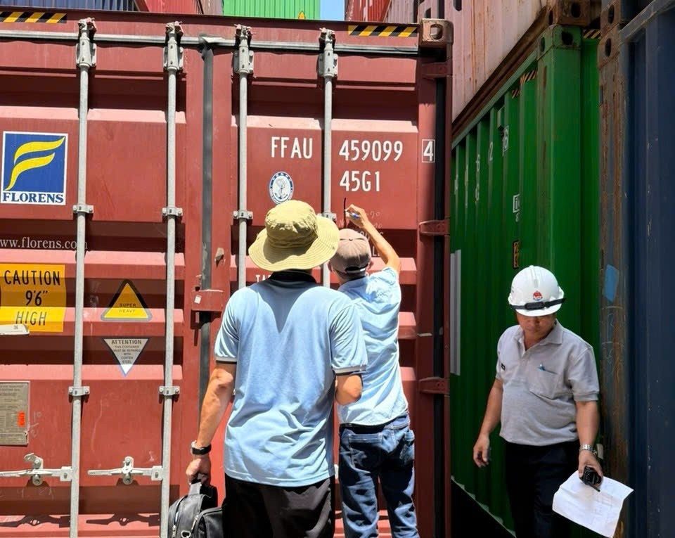 Duong day,  xuat khau trai phep,  khoang san anh 1